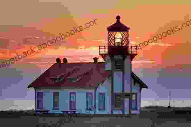 Point Cabrillo Lighthouse佇立在崎岖的岬角上 California S Highway 1: Fort Bragg To San Francisco